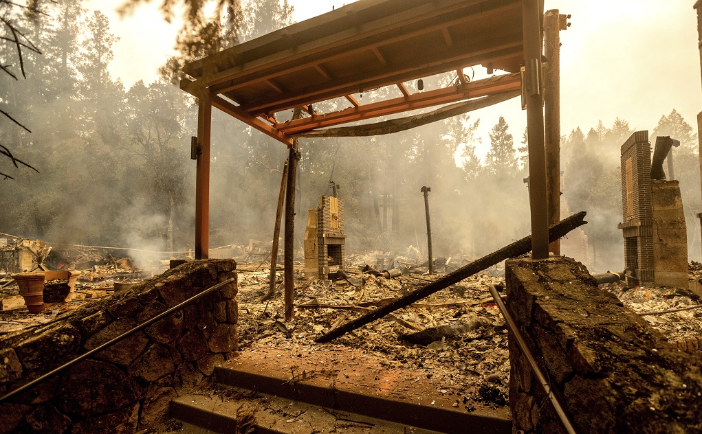 Φλέγεται η Καλιφόρνια από ανεξέλεγκτες δασικές πυρκαγιές –Τρεις νεκροί σε νέο μέτωπο