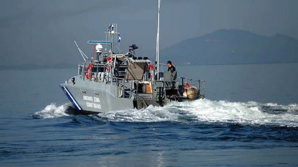 Ακυβέρνητο πλοίο με σημαία Τουρκίας ανοιχτά της Μήλου (video)