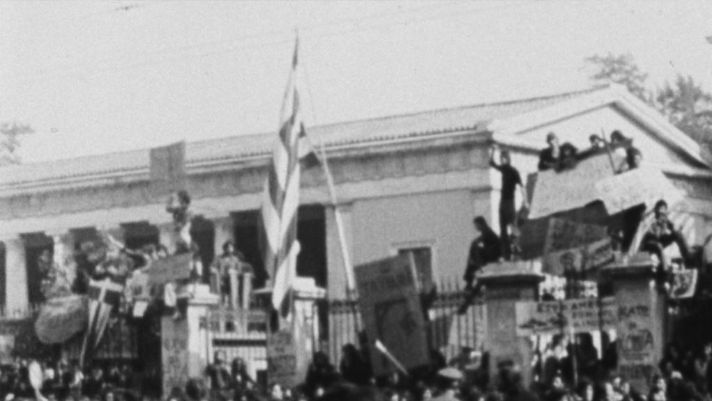 Εδώ Πολυτεχνείο 1973: Αφιέρωμα της ΕΡΤ – Ντοκιμαντέρ (50′) Εδώ Πολυτεχνείο 1973: Αφιέρωμα της ΕΡΤ – Ντοκιμαντέρ (50′)