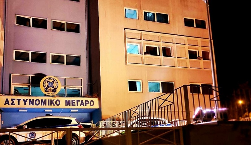 Φωτίστηκε πορτοκαλί το αστυνομικό μέγαρο στα Χανιά