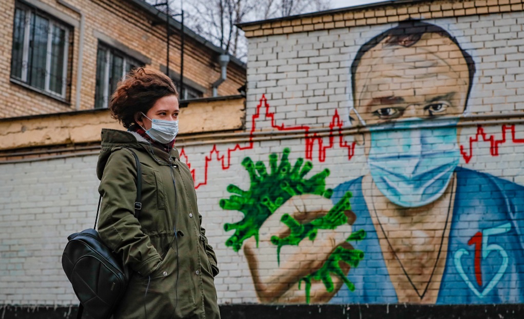 Aρνητικό ρεκόρ νέων κρουσμάτων σε ένα 24ωρο σε Ρωσία και Ουκρανία