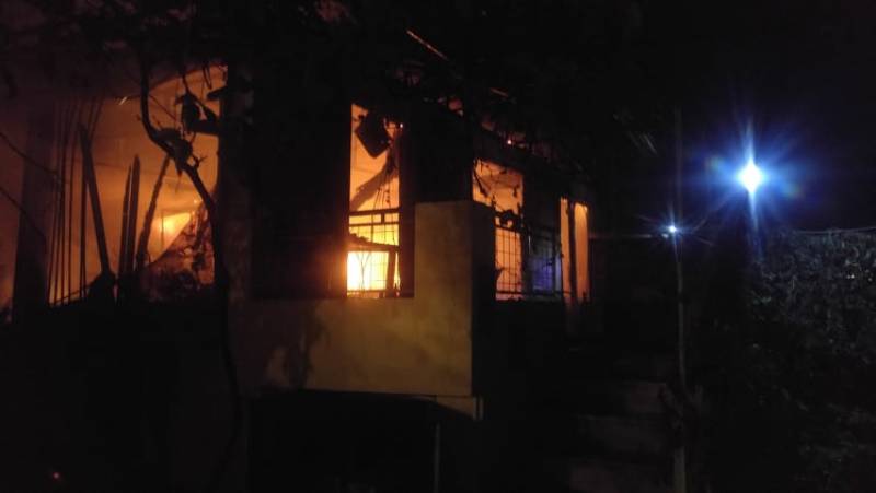 Kαλαμάτα: Ολοσχερής καταστροφή σπιτιού από φωτιά