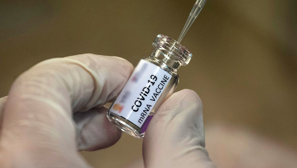 Παράδοση των εμβολίων – Αντίστροφη μέτρηση για την έναρξη του εμβολιασμού