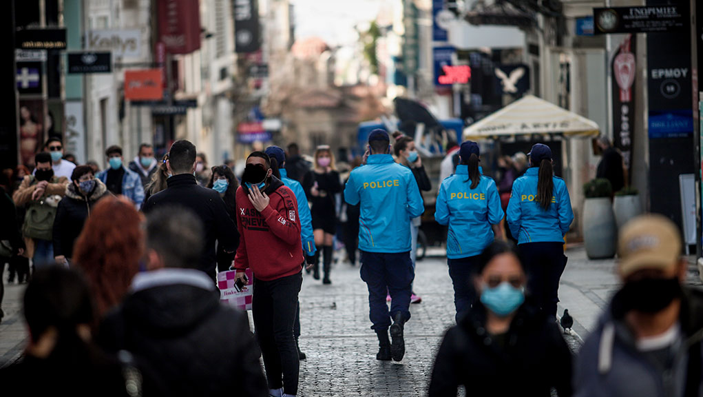 Μεταλλάξεις και συνωστισμός προβληματίζουν – Ποια τα σενάρια για περιορισμό μετακινήσεων