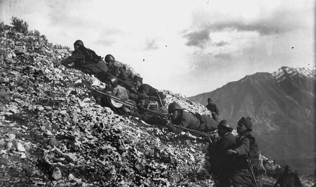 Στρατιώτες στα βουνά της Αλβανίας, 1941. Συλλογή Π.Πουλίδη.