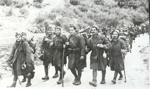 Τμήμα πυροβολικού σε πορεία, 1940. Συλλογή Υ.ΕΝ.Ε.Δ.