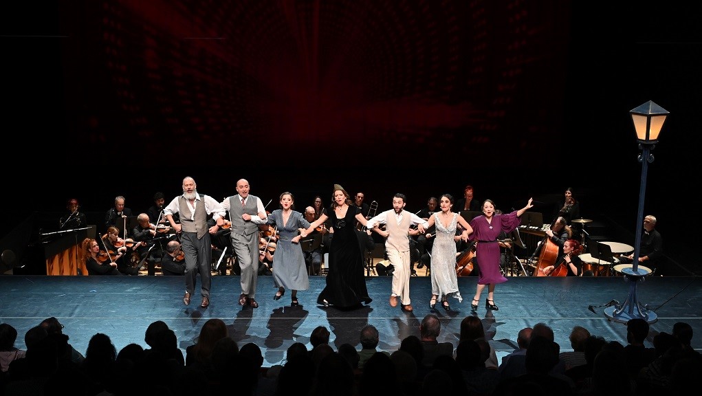 Με μεγάλη επιτυχία ανέβηκε στην Εναλλακτική Σκηνή της Εθνικής Λυρικής Σκηνής η επιθεώρηση «Μπράβο Κολονέλο»