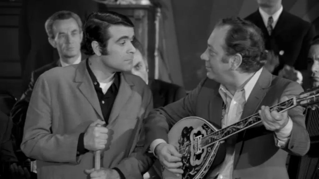 Ο Μανωλιός Ξαναχτυπά – Ελληνική Ταινία